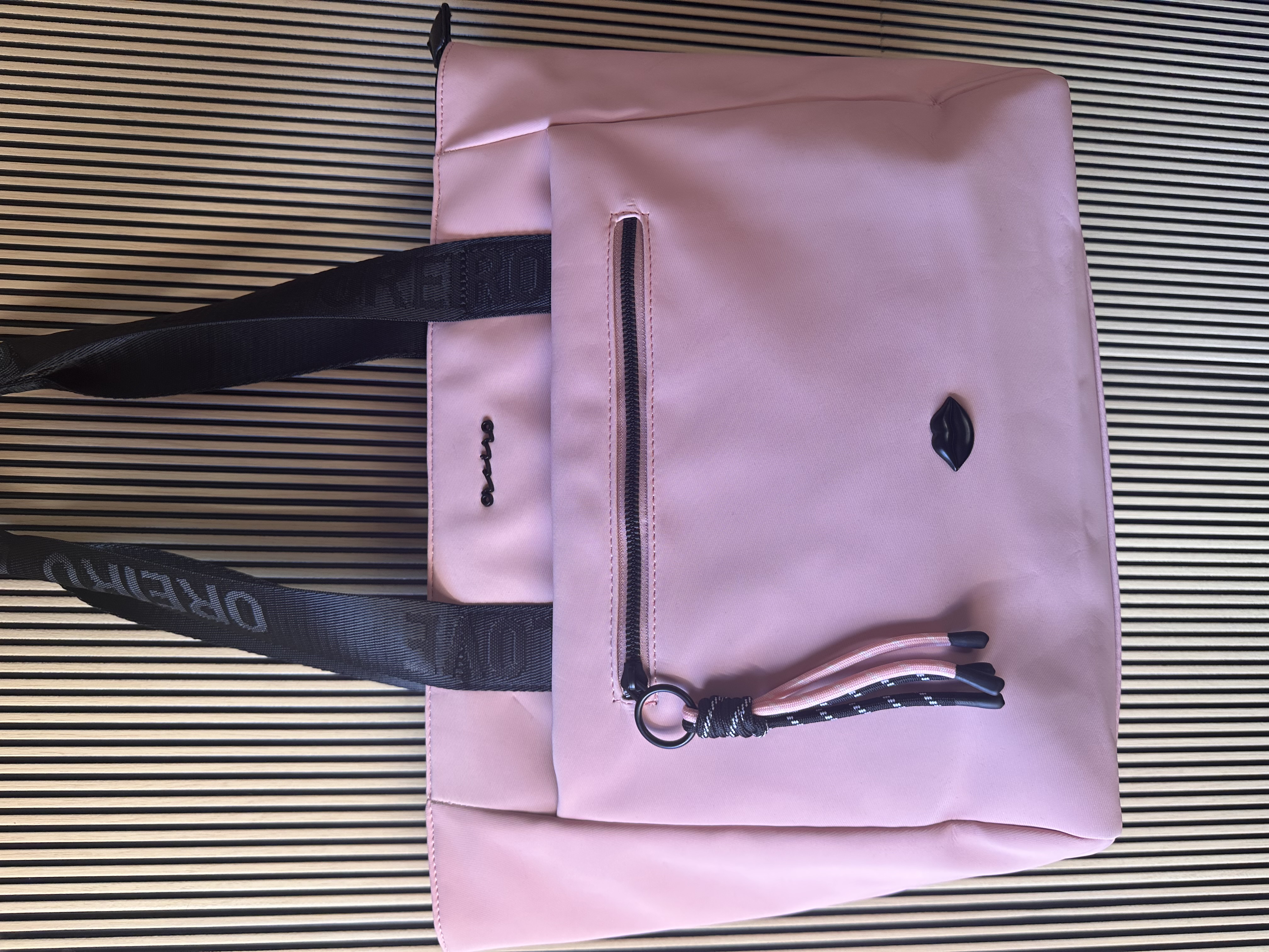 Cartera Rosa Oreiro Love