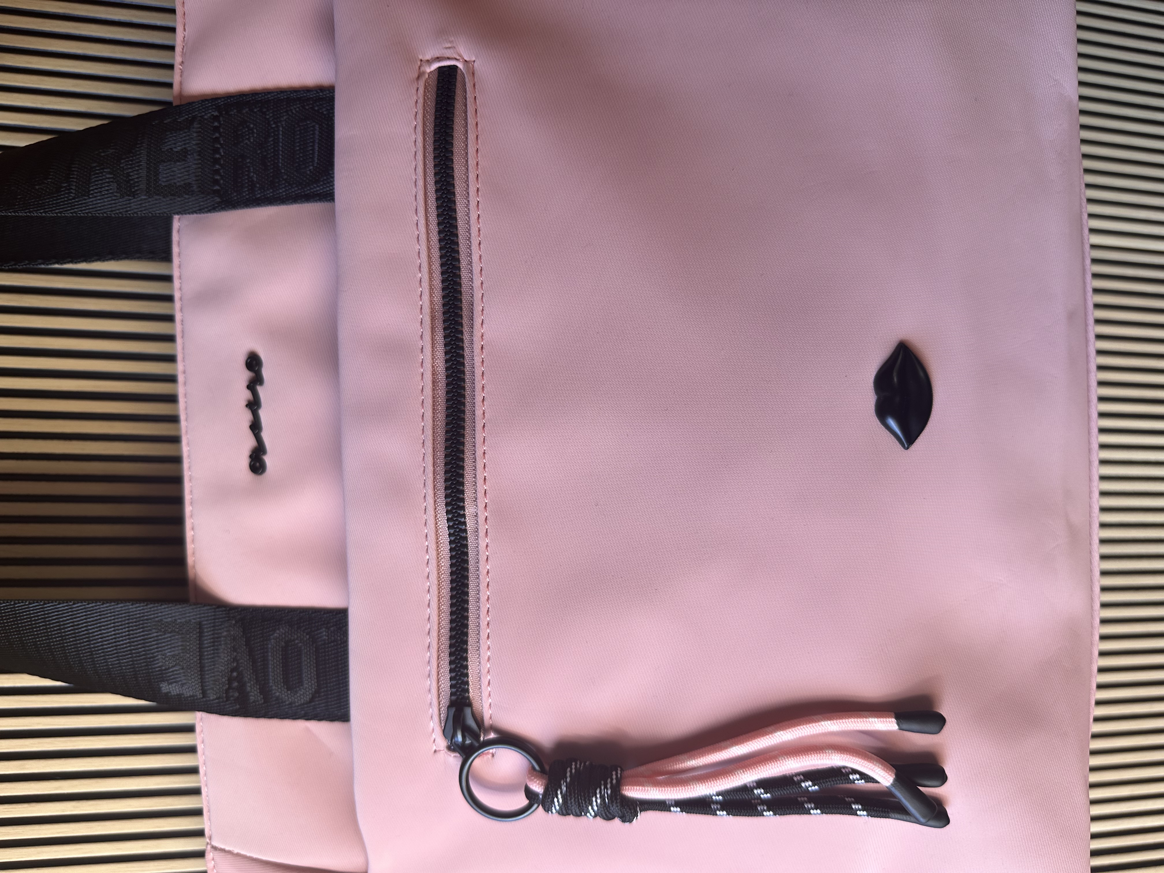 Cartera Rosa Oreiro Love