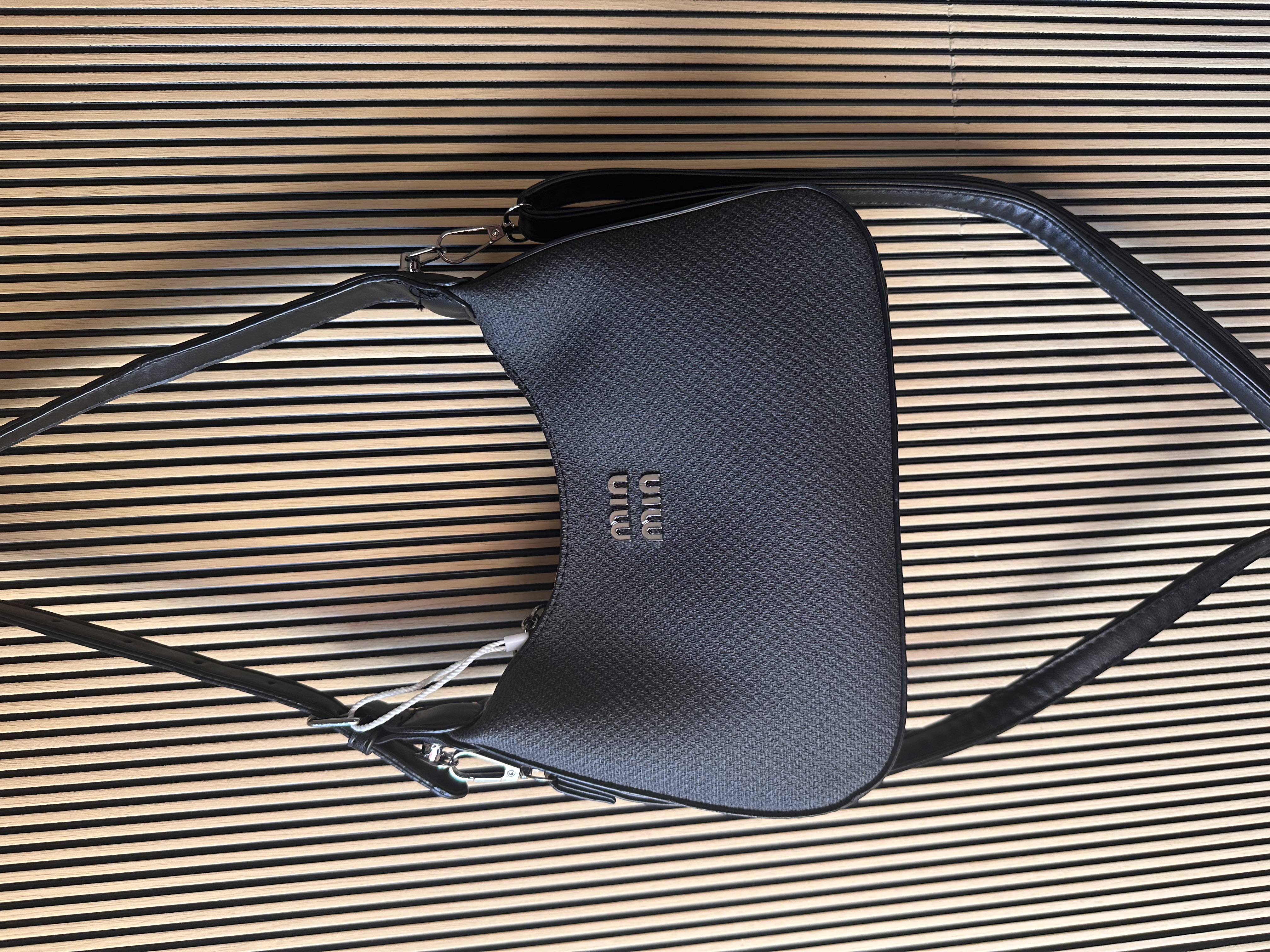 Cartera Negra Miu