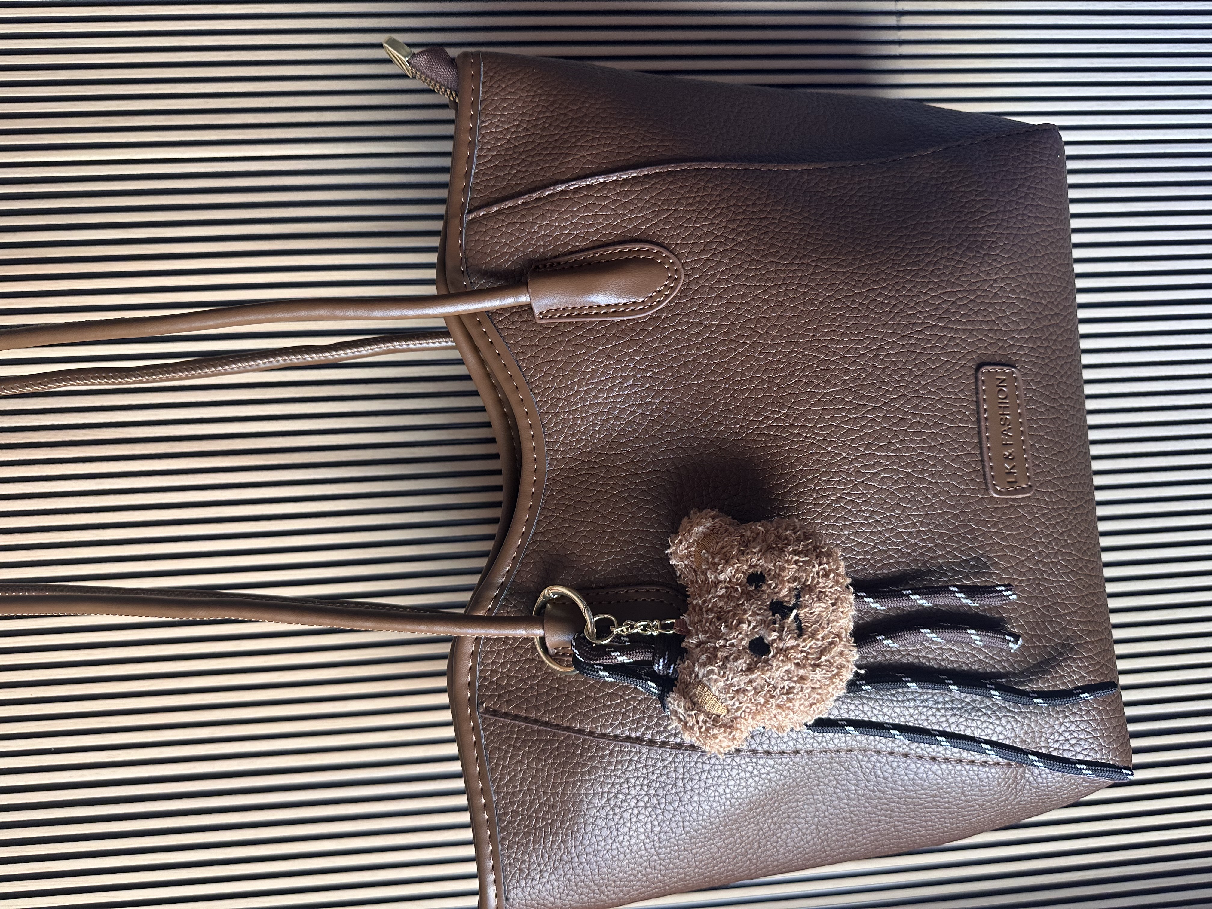 Cartera con Charms