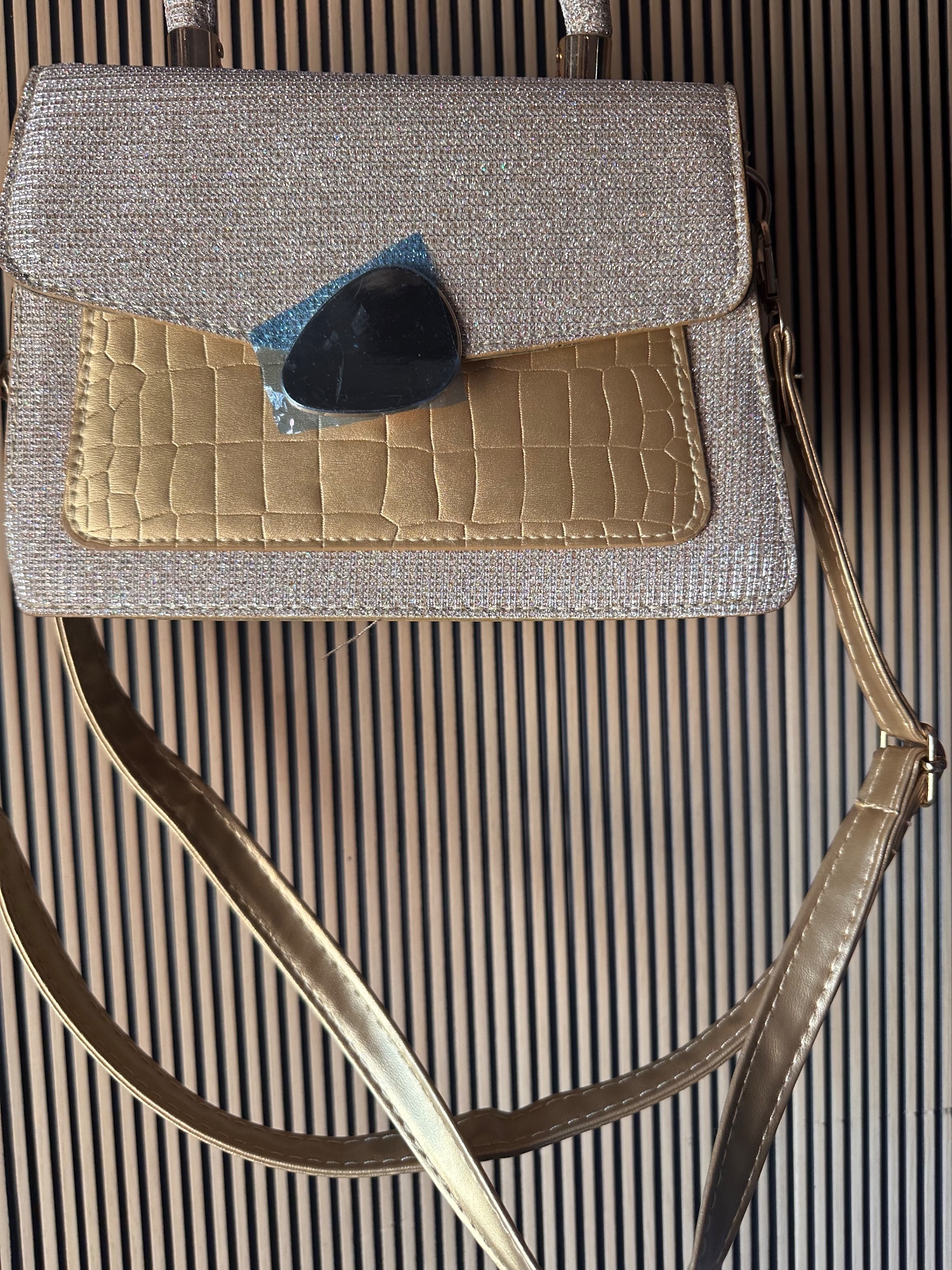 Cartera con brillos